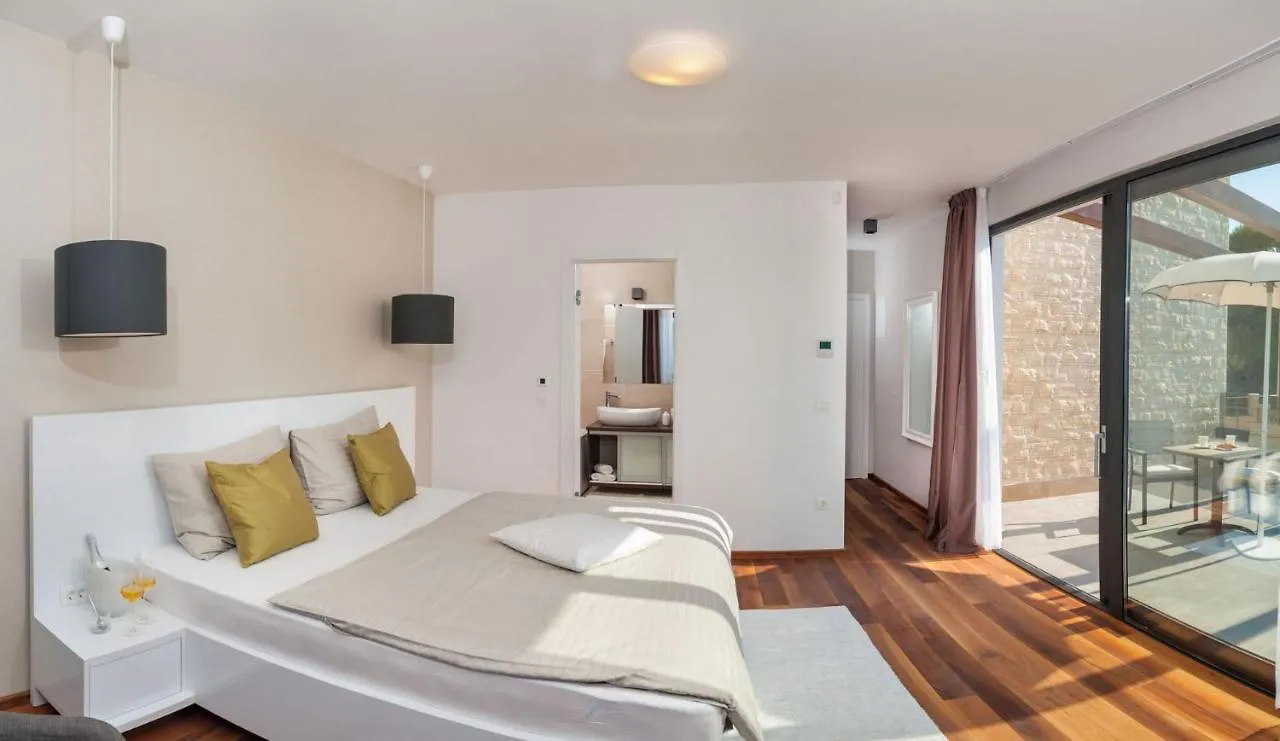 Villa Trogir Twins 1 0*,