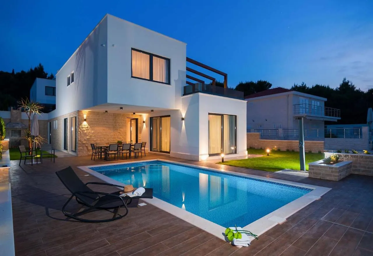 Villa Trogir Twins 1