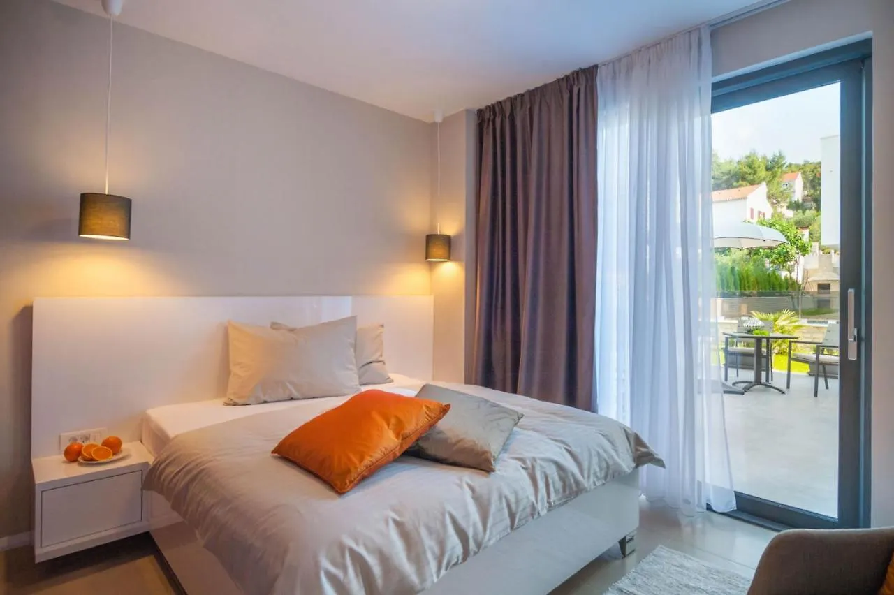 Villa Trogir Twins 1 0*,