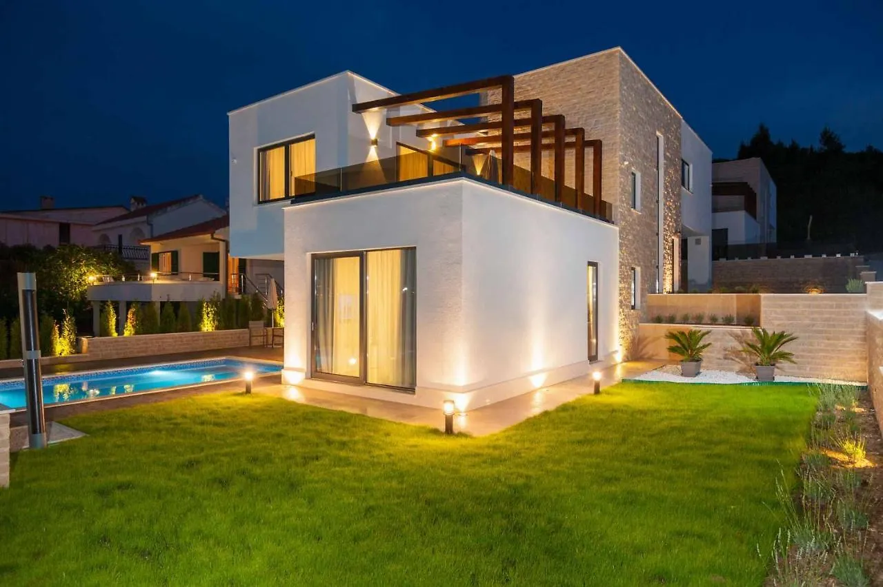 Villa Trogir Twins 1