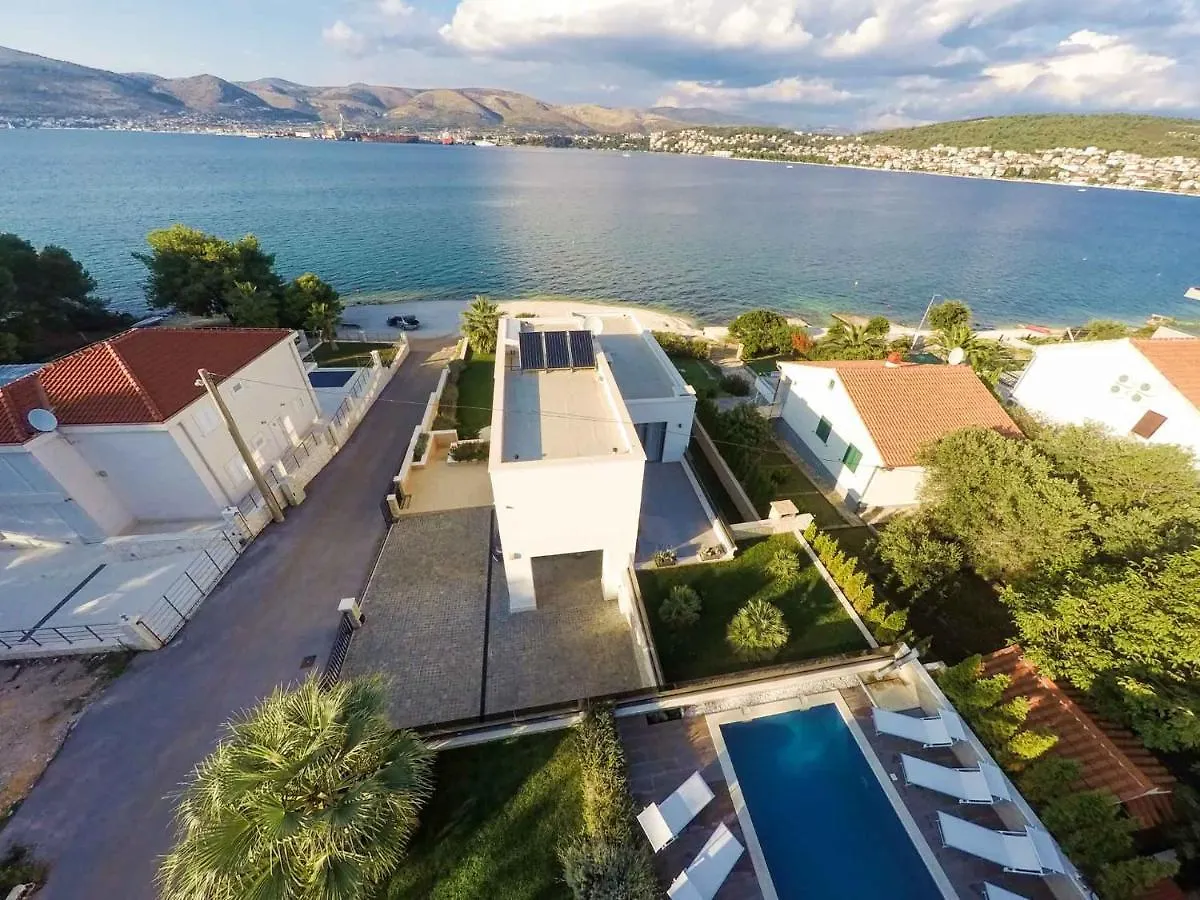 Villa Trogir Twins 1