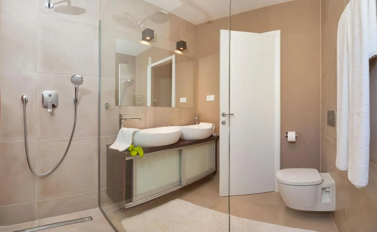 Villa Trogir Twins 1 0*,  Chorvatsko